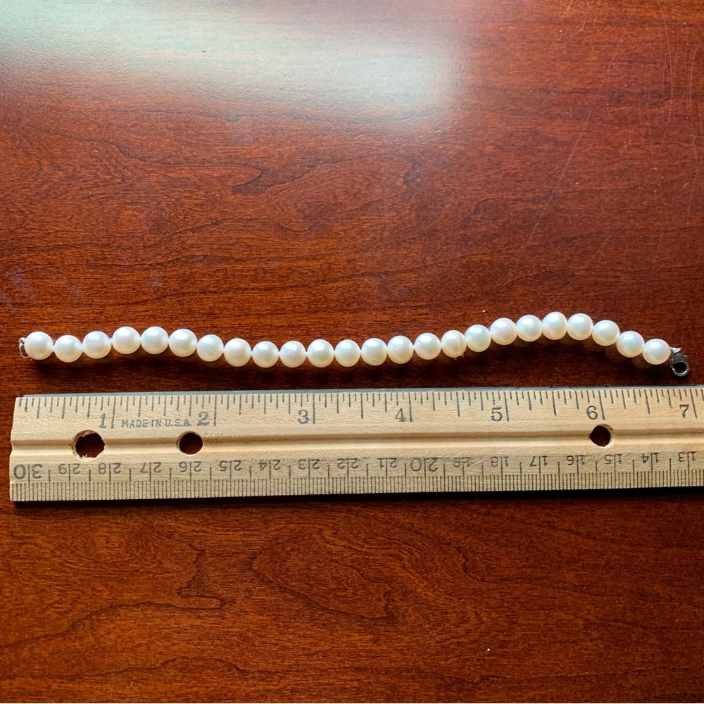 Pearl Bracelet with Clasp - Picture 4 of 8